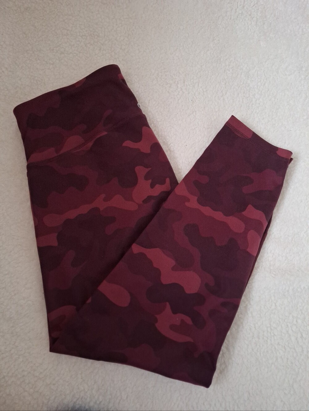 Women's Gap Fit red camo leggings Large